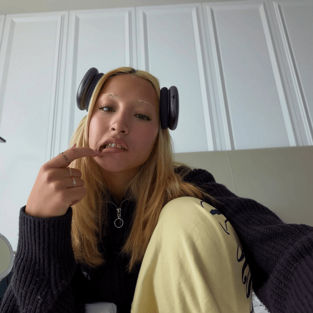 Jalda, Swedish hyperpop artist, in headphones